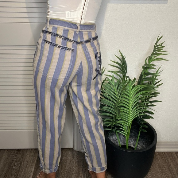 Women’s Kimchi Embroidered Jeans - Picture 4 of 4